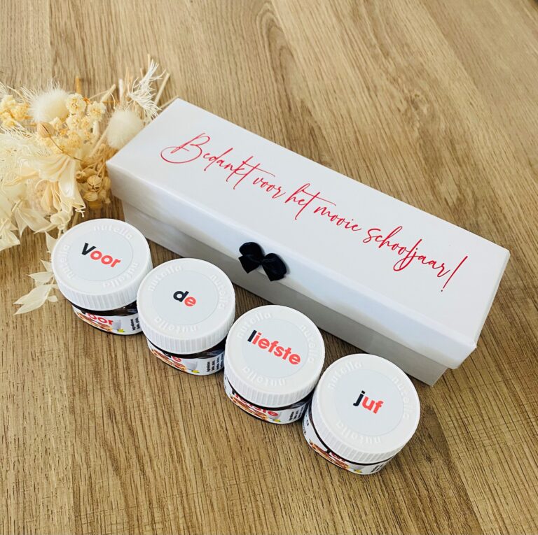 Wit verrassingsdoosje met 4 gepersonaliseerde mini nutella's